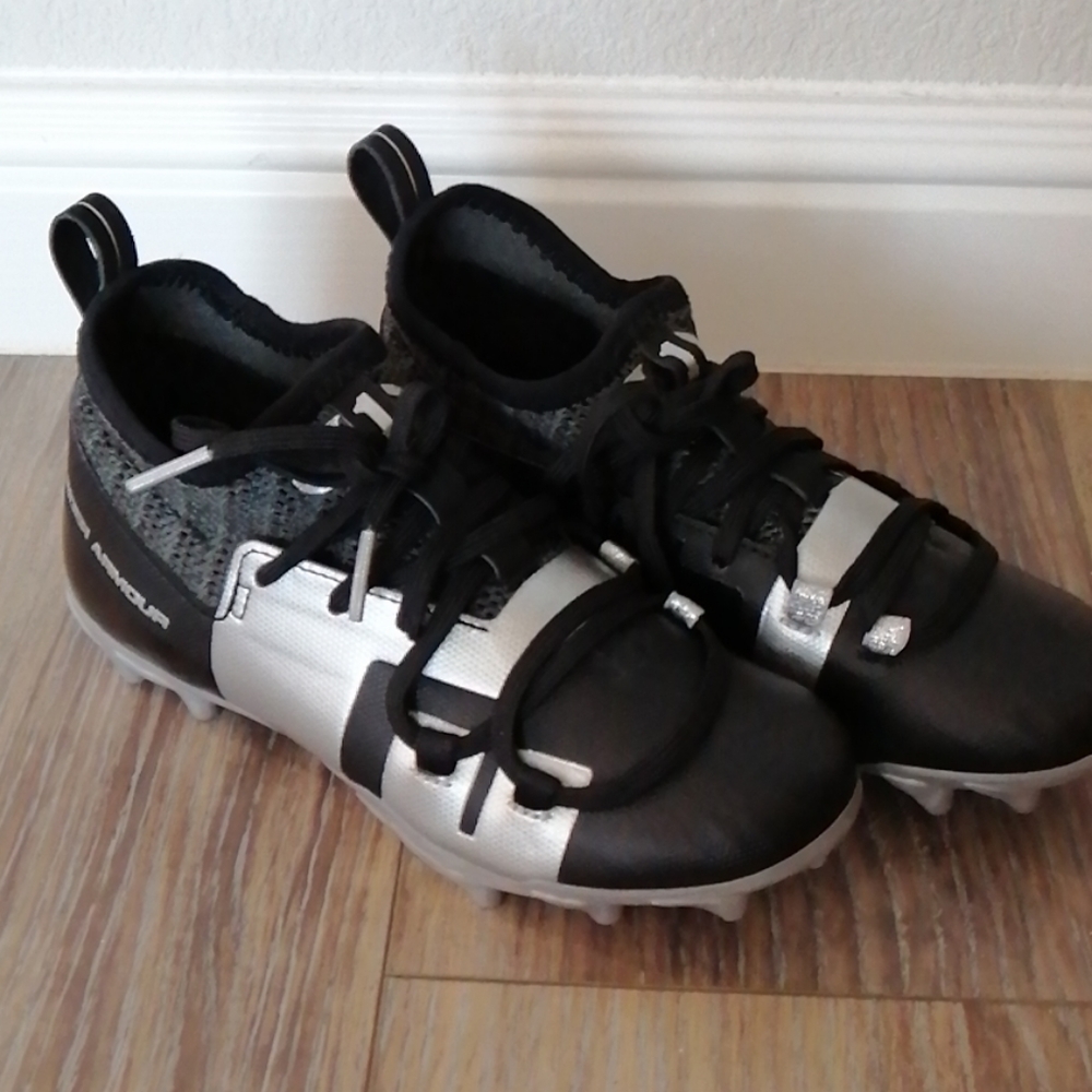 Under Armour Youth Football Cleats Size 1Y